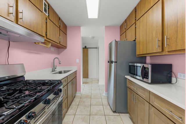 33 N Main Street 4J, Lombard, IL 60148