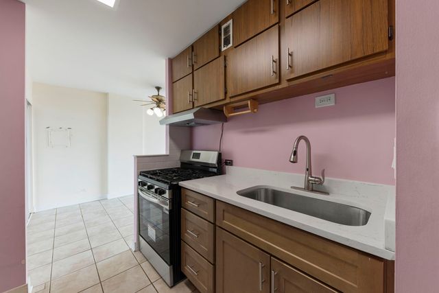 33 N Main Street 4J, Lombard, IL 60148