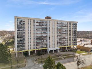 33 N Main Street 4J, Lombard, IL 60148