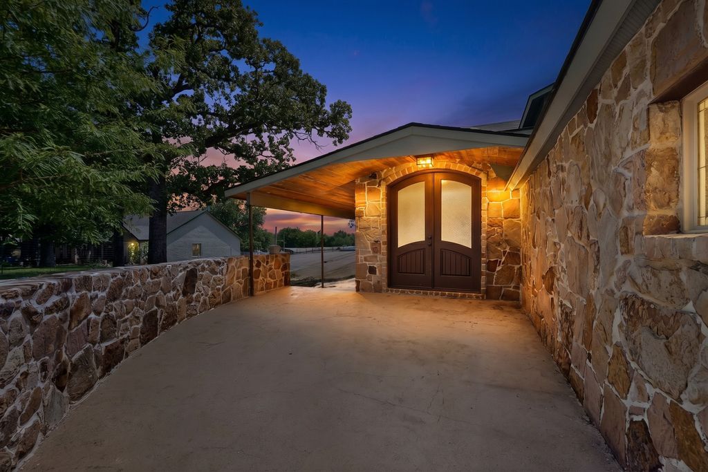 1880 Houston Road, Burleson, TX 76028