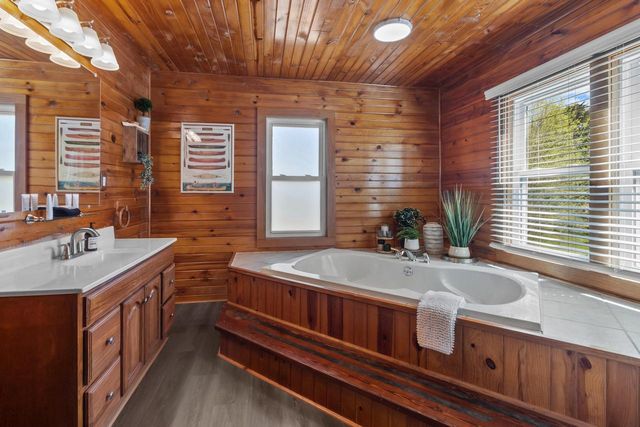 927 Clover STREET, Lake Geneva, WI 53147