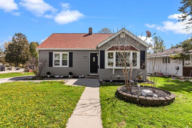 927 Clover STREET, Lake Geneva, WI 53147