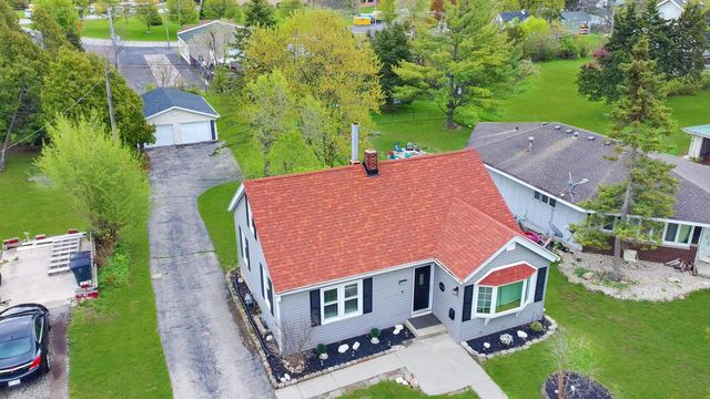 927 Clover STREET, Lake Geneva, WI 53147