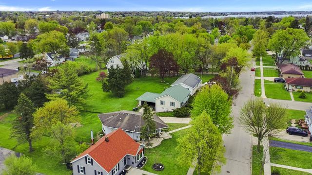 927 Clover STREET, Lake Geneva, WI 53147