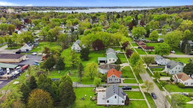 927 Clover STREET, Lake Geneva, WI 53147