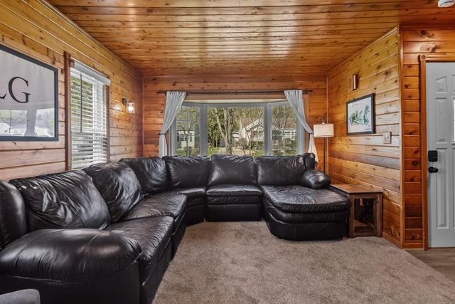 927 Clover STREET, Lake Geneva, WI 53147