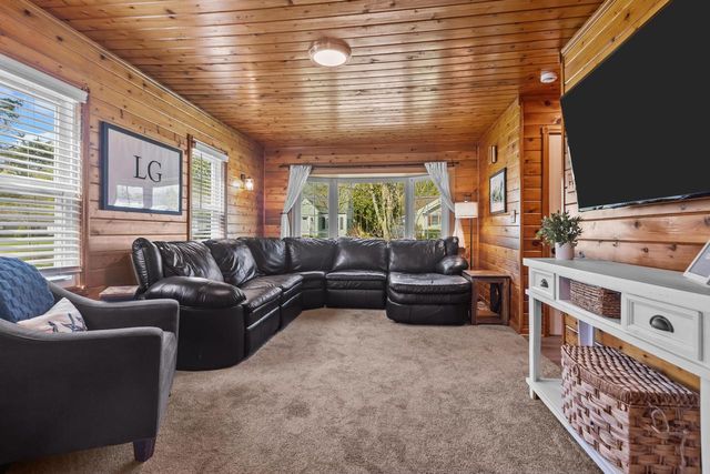 927 Clover STREET, Lake Geneva, WI 53147