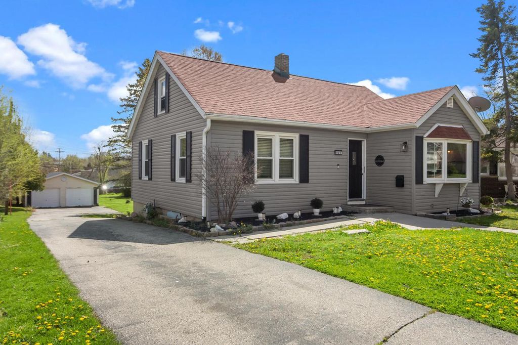 927 Clover STREET, Lake Geneva, WI 53147