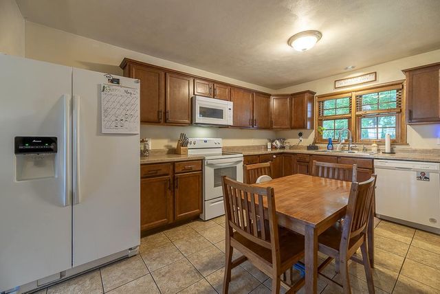 2610 E Hill Road, Beloit, WI 53511
