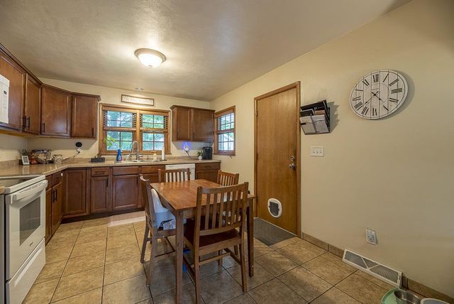 2610 E Hill Road, Beloit, WI 53511