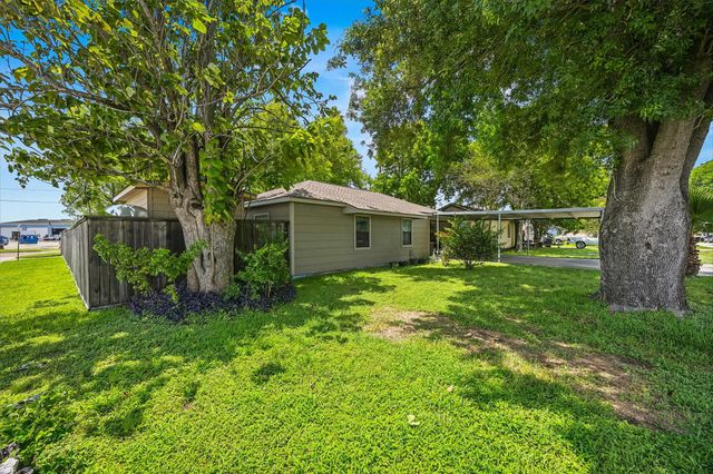 8822 Koala Drive, Houston, TX 77061