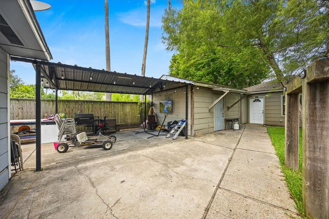 8822 Koala Drive, Houston, TX 77061