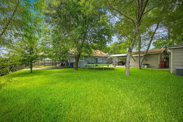 8822 Koala Drive, Houston, TX 77061