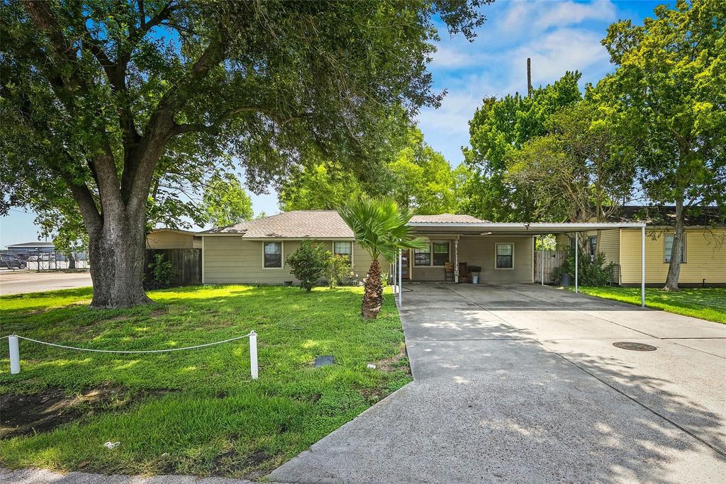 8822 Koala Drive, Houston, TX 77061