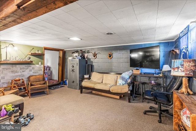 226 DILLER RD, Hanover, PA 17331