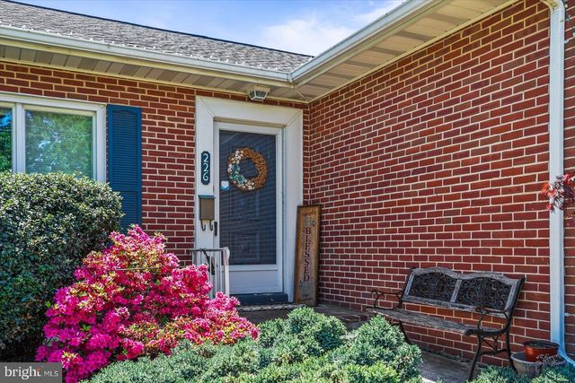 226 DILLER RD, Hanover, PA 17331