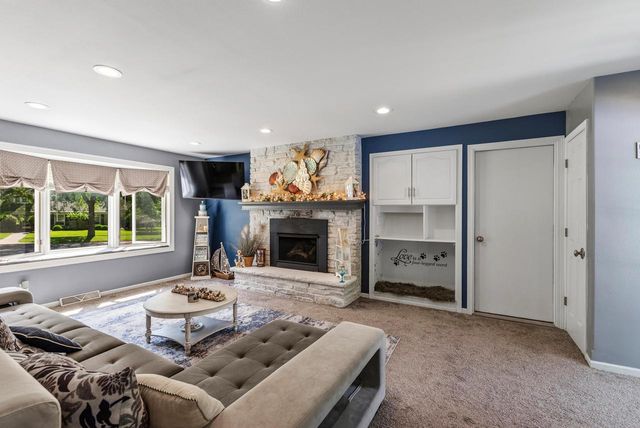 777 Pine DRIVE, West Bend, WI 53095