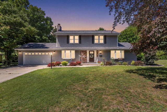 777 Pine DRIVE, West Bend, WI 53095
