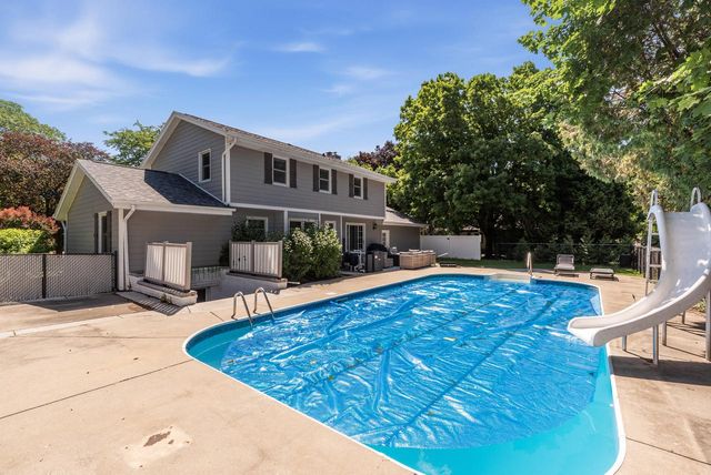 777 Pine DRIVE, West Bend, WI 53095
