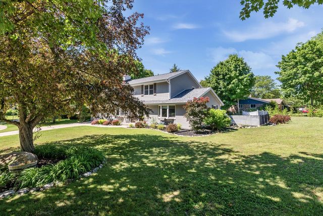 777 Pine DRIVE, West Bend, WI 53095