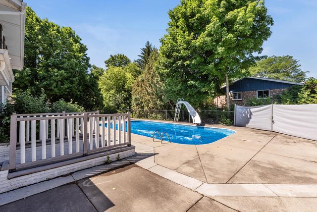 777 Pine DRIVE, West Bend, WI 53095