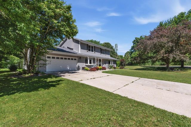 777 Pine DRIVE, West Bend, WI 53095
