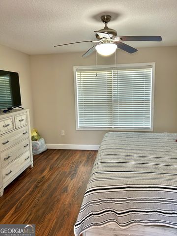 211 Twinn Lakes Drive, Baxley, GA 31513