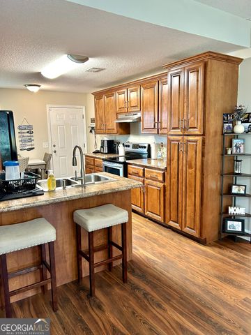 211 Twinn Lakes Drive, Baxley, GA 31513