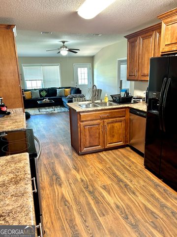 211 Twinn Lakes Drive, Baxley, GA 31513