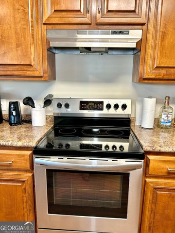 211 Twinn Lakes Drive, Baxley, GA 31513