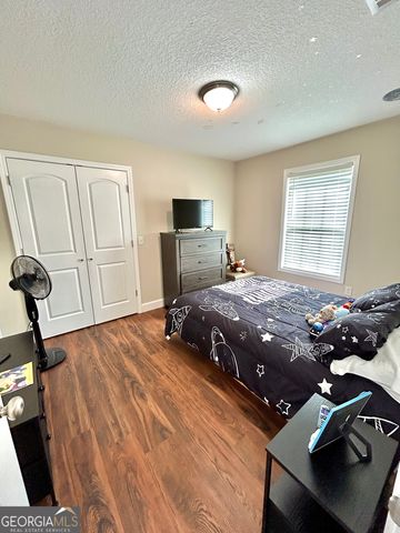 211 Twinn Lakes Drive, Baxley, GA 31513