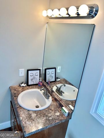 211 Twinn Lakes Drive, Baxley, GA 31513