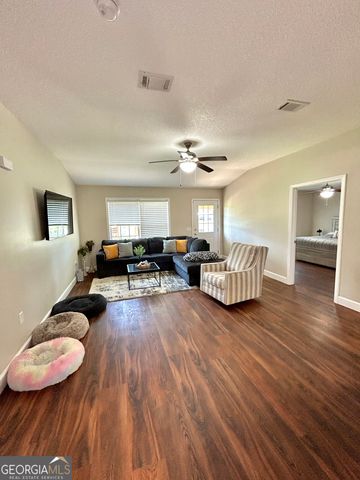 211 Twinn Lakes Drive, Baxley, GA 31513