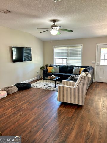 211 Twinn Lakes Drive, Baxley, GA 31513