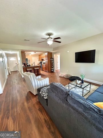 211 Twinn Lakes Drive, Baxley, GA 31513