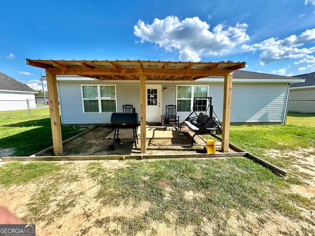 211 Twinn Lakes Drive, Baxley, GA 31513