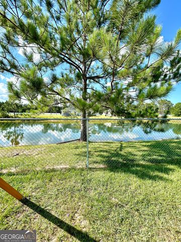 211 Twinn Lakes Drive, Baxley, GA 31513