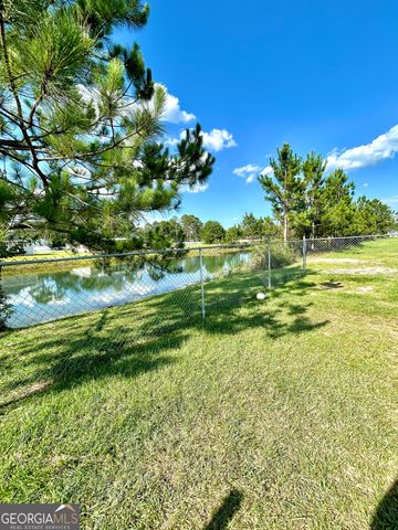 211 Twinn Lakes Drive, Baxley, GA 31513