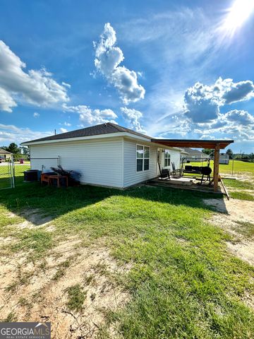 211 Twinn Lakes Drive, Baxley, GA 31513