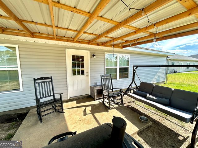 211 Twinn Lakes Drive, Baxley, GA 31513