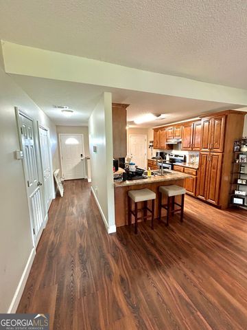 211 Twinn Lakes Drive, Baxley, GA 31513
