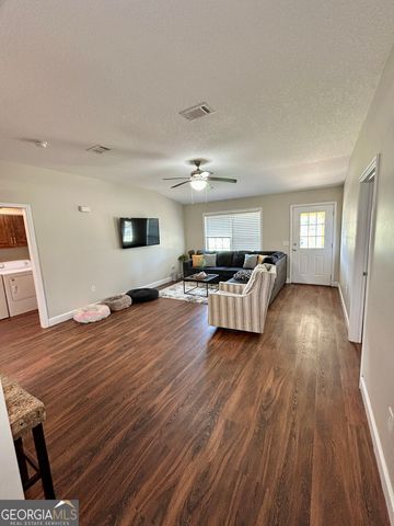 211 Twinn Lakes Drive, Baxley, GA 31513
