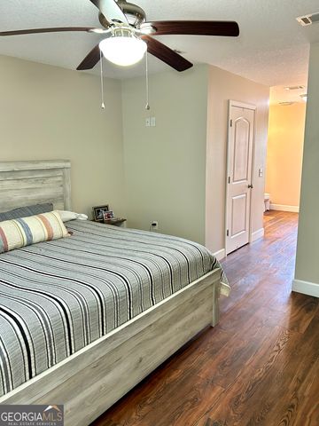 211 Twinn Lakes Drive, Baxley, GA 31513