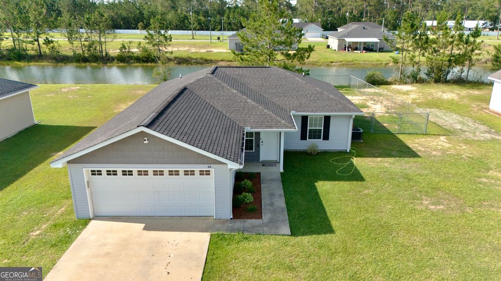 211 Twinn Lakes Drive, Baxley, GA 31513
