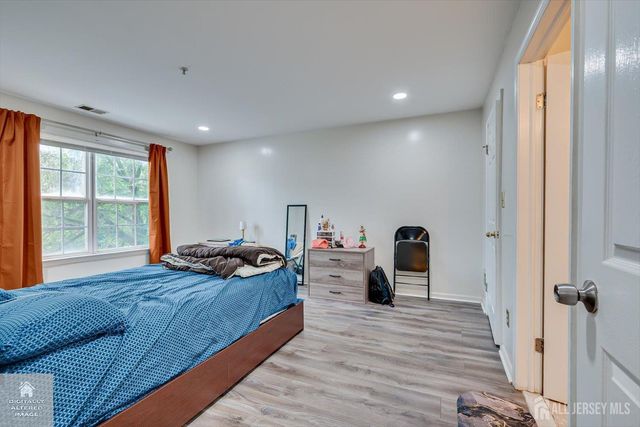 525 Waterford Drive, Edison, NJ 08817