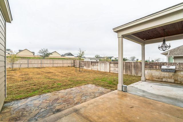 104 Joseph Hawkins LN, Bastrop, TX 78602