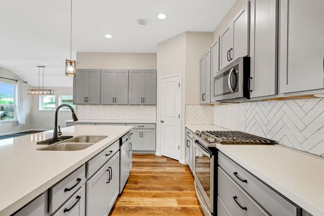 104 Joseph Hawkins LN, Bastrop, TX 78602