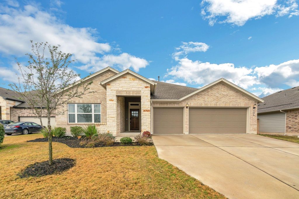 104 Joseph Hawkins LN, Bastrop, TX 78602