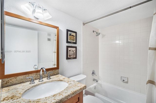 770 Claughton Island Dr 503, Miami, FL 33131