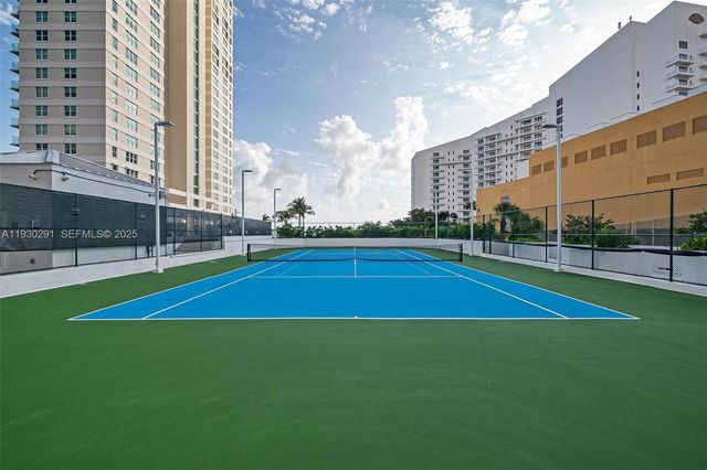 770 Claughton Island Dr 503, Miami, FL 33131